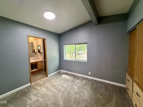 Bedroom - 16364 Twin Dr, La Pine, OR 97739 photo 2 of 5