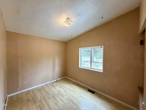 Bedroom - 16364 Twin Dr, La Pine, OR 97739 photo 4 of 5
