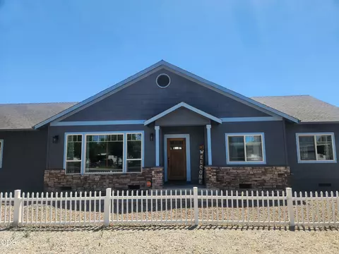 3806 Valley Meadows Dr, White City, OR 97503