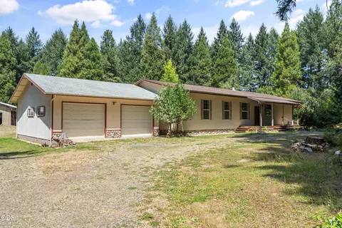 273 Fawn Ln, Azalea, OR 97410