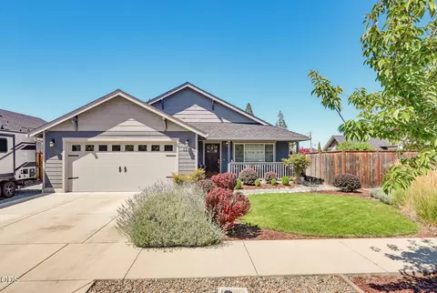 2210 Westwood Dr, Medford, OR 97501