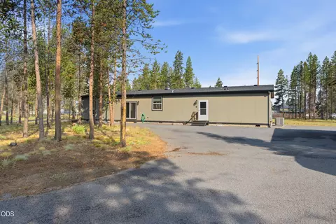 Exterior - 16760 Pine Pl, La Pine, OR 97739 photo 2 of 9