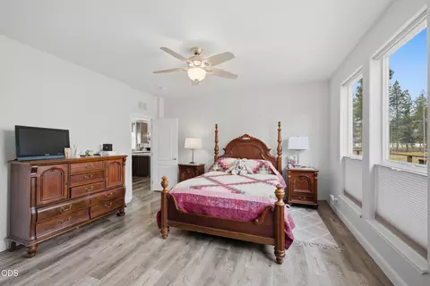 Bedroom - 16760 Pine Pl, La Pine, OR 97739 photo 2 of 3