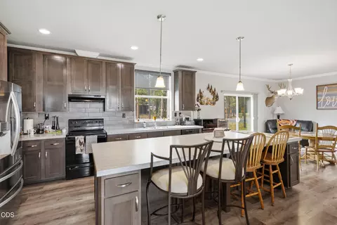 Kitchen - 16760 Pine Pl, La Pine, OR 97739 photo 4 of 4
