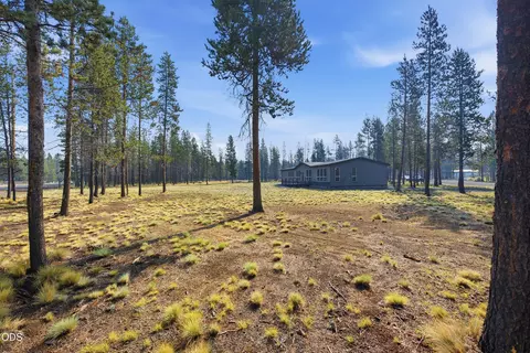Exterior - 16760 Pine Pl, La Pine, OR 97739 photo 6 of 9