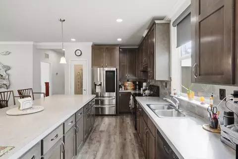 Kitchen - 16760 Pine Pl, La Pine, OR 97739 photo 1 of 4