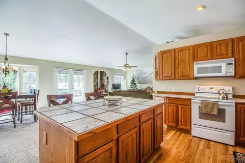Kitchen - 144927 Ringo Ct, La Pine, OR 97739 photo 1 of 3