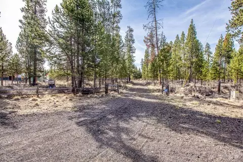 Exterior - 144927 Ringo Ct, La Pine, OR 97739 photo 2 of 5