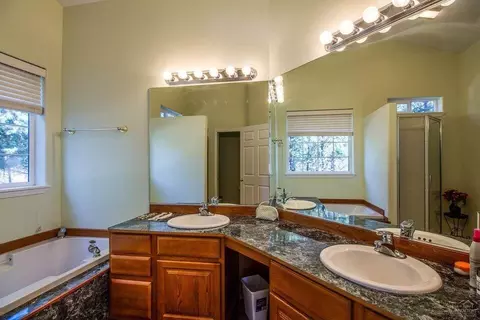 Bath - 144927 Ringo Ct, La Pine, OR 97739 photo 1 of 1