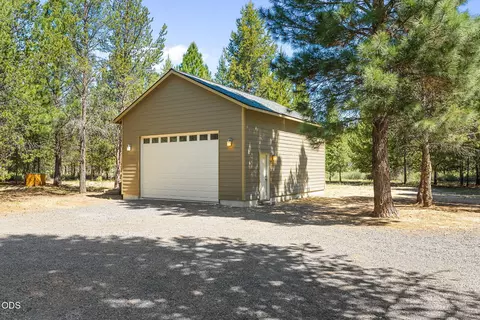 Exterior - 147853 Mabel Dr, La Pine, OR 97739 photo 2 of 6