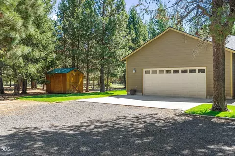 Exterior - 147853 Mabel Dr, La Pine, OR 97739 photo 3 of 6