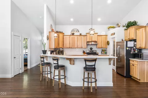 Kitchen - 147853 Mabel Dr, La Pine, OR 97739 photo 1 of 2