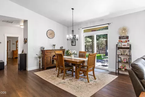Dining - 147853 Mabel Dr, La Pine, OR 97739 photo 1 of 1