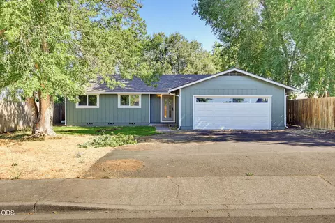 1995 Alpine Ct, Medford, OR 97504