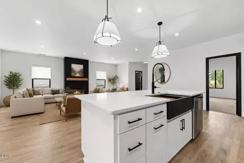 Kitchen - 350 Arrowhead Trl, Eagle Point, OR 97524 photo 2 of 4