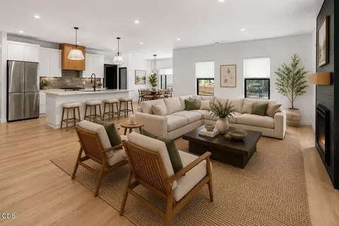 Living - 350 Arrowhead Trl, Eagle Point, OR 97524 photo 1 of 4