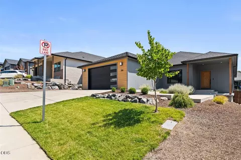 Exterior - 350 Arrowhead Trl, Eagle Point, OR 97524 photo 4 of 8