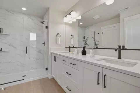 Bath - 60927 SE Apollo Pl, Bend, OR 97702 photo 1 of 1