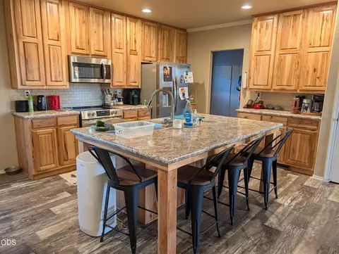 13210 Table Rock Rd, Central Point, OR 97502 photo 4