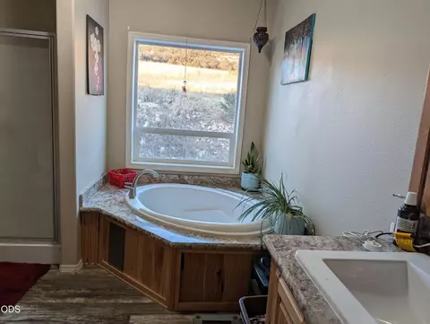 13210 Table Rock Rd, Central Point, OR 97502 photo 5