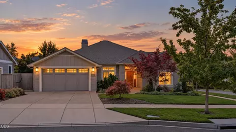 4002 Crystal Springs Dr, Medford, OR 97504