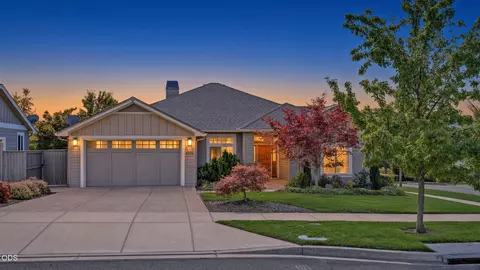 4002 Crystal Springs Dr, Medford, OR 97504