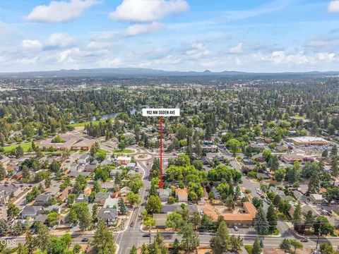 View/Area - 902 NW Ogden Ave, Bend, OR 97703 photo 2 of 4