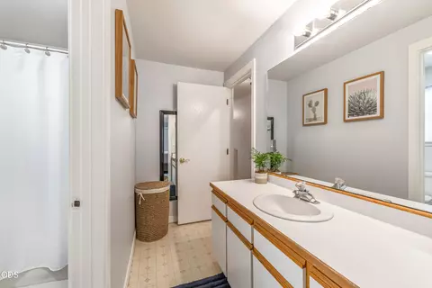 Bath - 902 NW Ogden Ave, Bend, OR 97703 photo 1 of 3