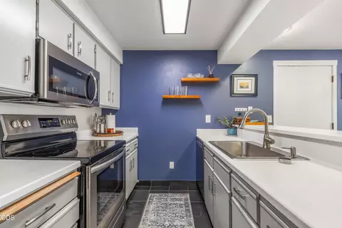 Kitchen - 902 NW Ogden Ave, Bend, OR 97703 photo 3 of 4