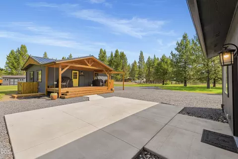 Exterior - 53855 Pine Grove Rd, La Pine, OR 97739 photo 8 of 12