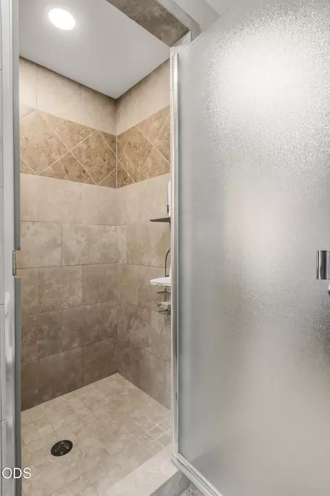 Bath - 53855 Pine Grove Rd, La Pine, OR 97739 photo 2 of 2