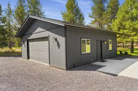 Exterior - 53855 Pine Grove Rd, La Pine, OR 97739 photo 7 of 12