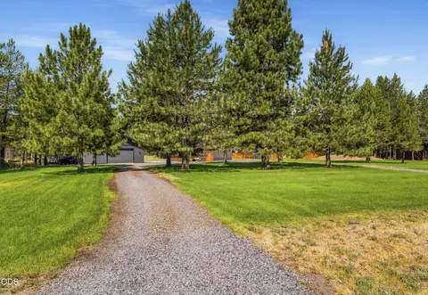 Exterior - 53855 Pine Grove Rd, La Pine, OR 97739 photo 10 of 12