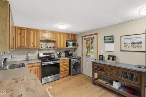 Kitchen - 53855 Pine Grove Rd, La Pine, OR 97739 photo 1 of 4