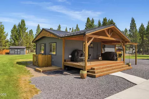 Exterior - 53855 Pine Grove Rd, La Pine, OR 97739 photo 2 of 12