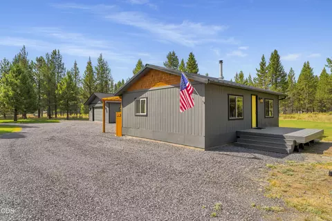 Exterior - 53855 Pine Grove Rd, La Pine, OR 97739 photo 4 of 12