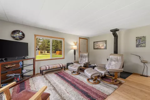 Living - 53855 Pine Grove Rd, La Pine, OR 97739 photo 1 of 2