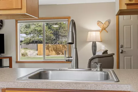 Kitchen - 53855 Pine Grove Rd, La Pine, OR 97739 photo 3 of 4