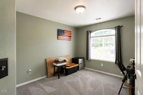 Bedroom - 481 Westminster Dr, Eagle Point, OR 97524 photo 3 of 4