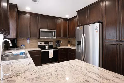 Kitchen - 481 Westminster Dr, Eagle Point, OR 97524 photo 2 of 2