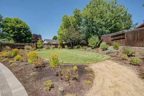Exterior - 481 Westminster Dr, Eagle Point, OR 97524 photo 10 of 11