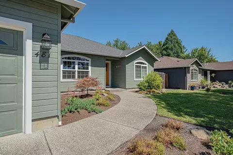 Exterior - 481 Westminster Dr, Eagle Point, OR 97524 photo 6 of 11