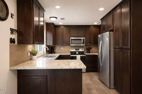 Kitchen - 481 Westminster Dr, Eagle Point, OR 97524 photo 1 of 2