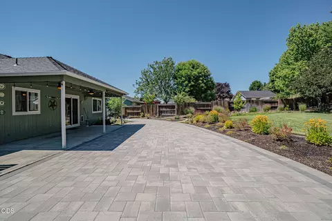 Exterior - 481 Westminster Dr, Eagle Point, OR 97524 photo 9 of 11