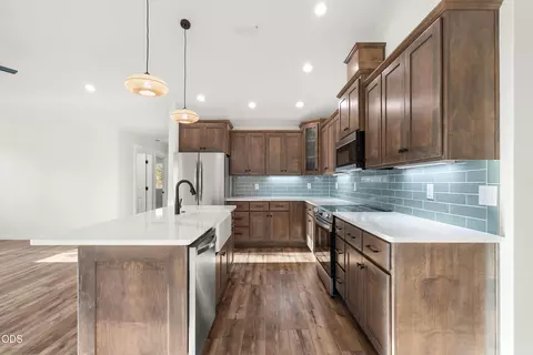 Kitchen - 1106 Cascade Loop #LOT 8, Cave Junction, OR 97523 photo 1 of 3