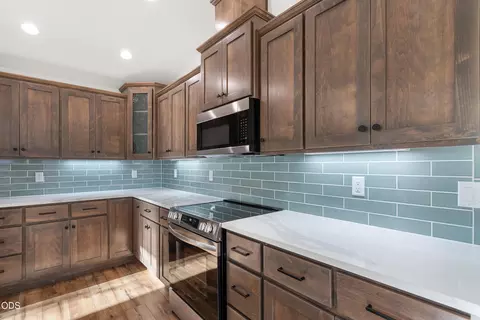 Kitchen - 1106 Cascade Loop #LOT 8, Cave Junction, OR 97523 photo 3 of 3