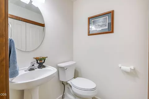 Bath - 3350 NE Stonebrook Loop, Bend, OR 97701 photo 4 of 4
