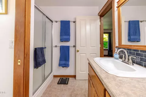 Bath - 3350 NE Stonebrook Loop, Bend, OR 97701 photo 2 of 4
