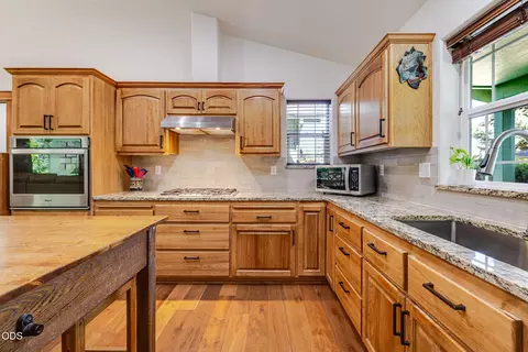 Kitchen - 3350 NE Stonebrook Loop, Bend, OR 97701 photo 1 of 4