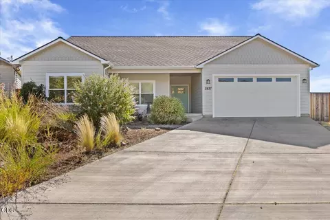 2837 Morning View Dr, Medford, OR 97504